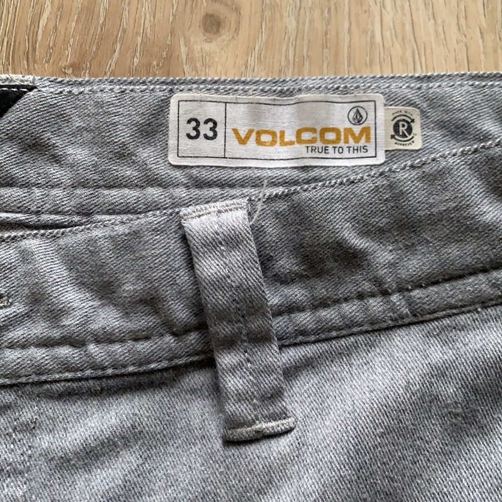 Volcom shorts - Picture 2 of 4
